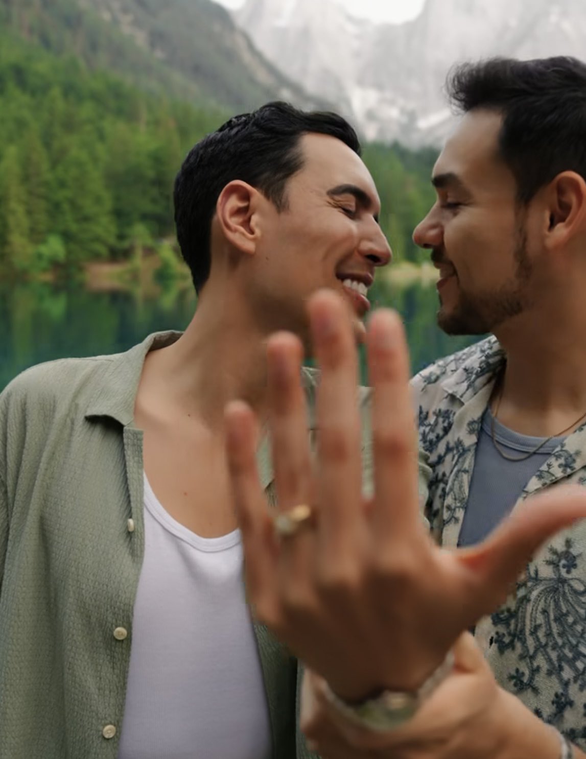 El influencer "Un Tal Fredo" anuncia su compromiso con este emotivo video 